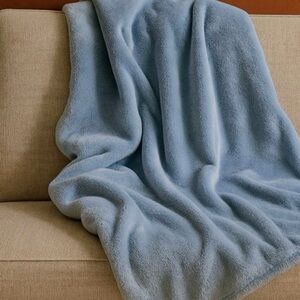 Room Essentials Plush Throw Blanket 50x60